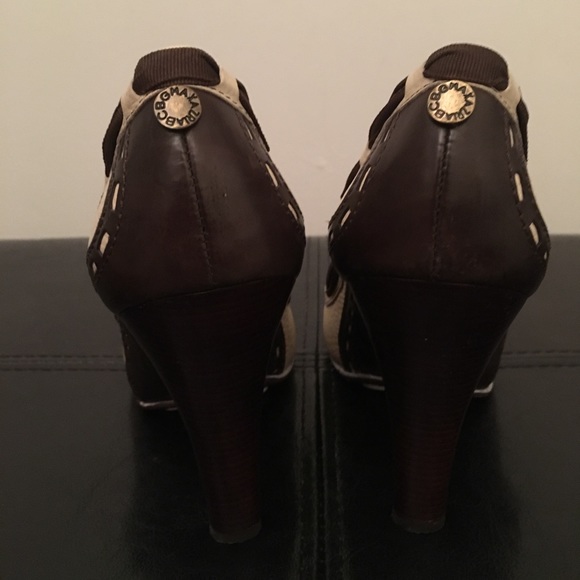 BCBG MAXAZRIA LEATHER PUMPS - Picture 4 of 8